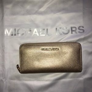 Michael Kors Jet Set Zip Around Wallet